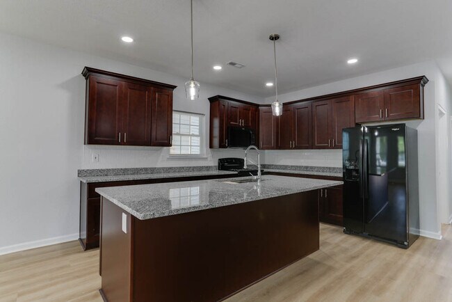 Foto del edificio - 1436 W 39th St