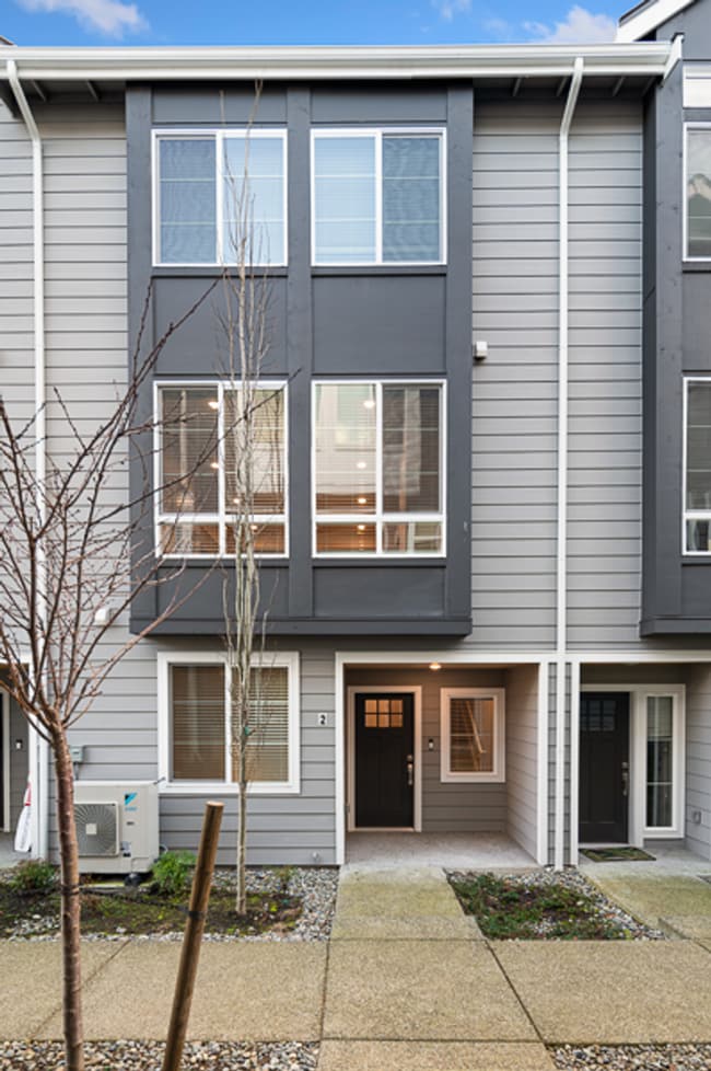 Building Photo - 6636 NE 188th Ct