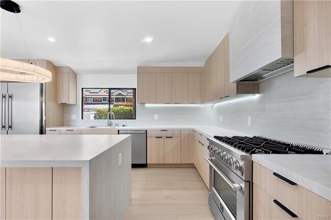 Building Photo - 17072 Oak View Dr