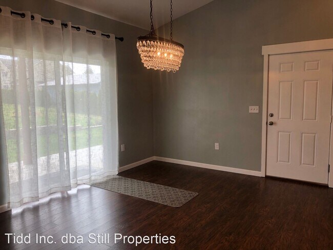 Foto del edificio - 4 br, 2.5 bath House - 698 S Lyle Ave.