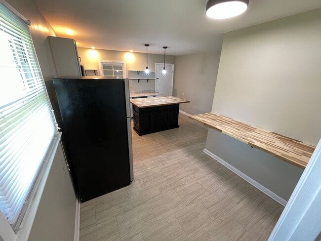 Building Photo - 1608 Bonnie Brae Dr