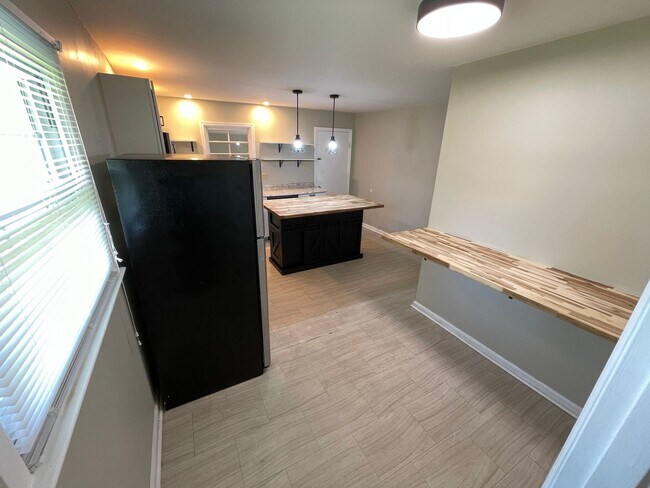 Foto del edificio - 1608 Bonnie Brae Dr