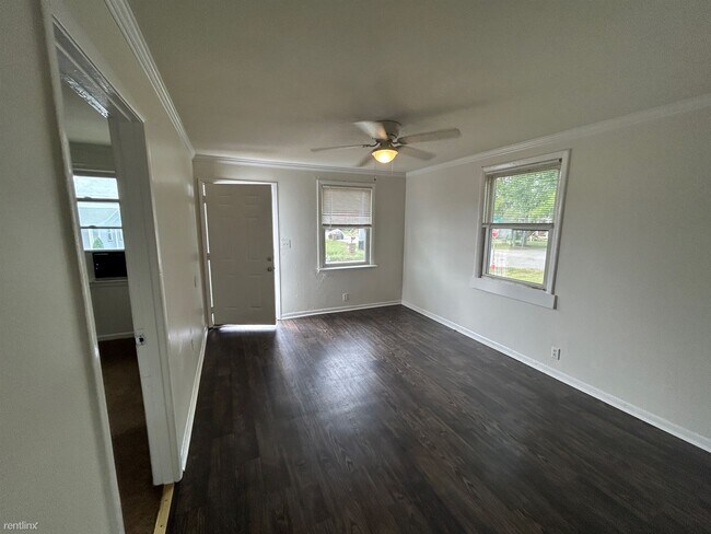 Foto del edificio - 2 br, 1 bath 4plex - 5513 Tennessee Avenue A