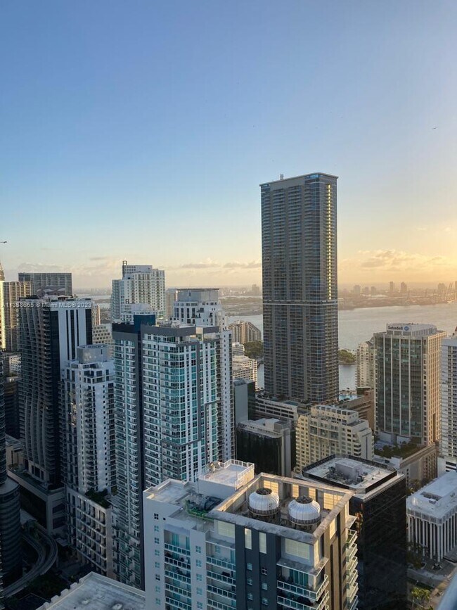 Foto del edificio - 60 SW 13th St