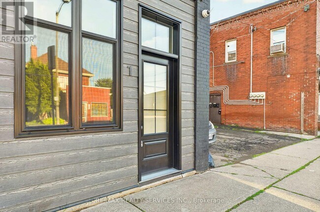 Photo du bâtiment - 260 King St