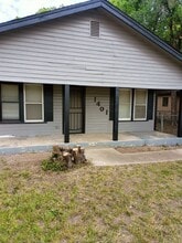 Building Photo - 1401 NE 22nd St