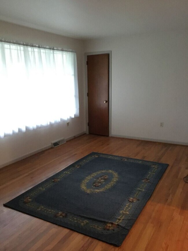 Building Photo - 3 br, 1 bath House - 317 NOLT AVENUE