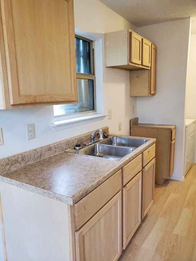 335 Grand Oak 1, Palacios, TX 77465 House for Rent in Palacios, TX