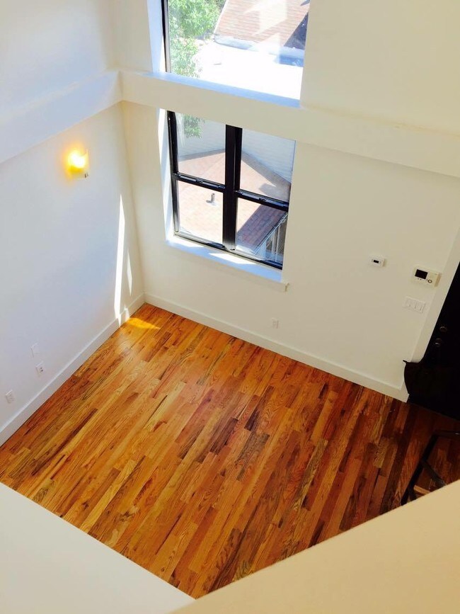 Building Photo - 307 Devoe St