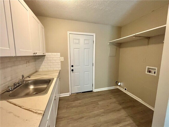 Foto del edificio - 6077 Pine St