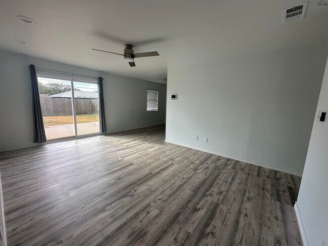 Foto del edificio - 3021 McGaha Ave