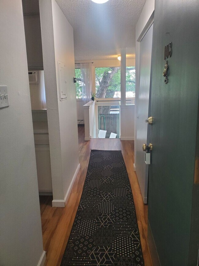 Building Photo - Large and Spacious One Bedroom Available A...