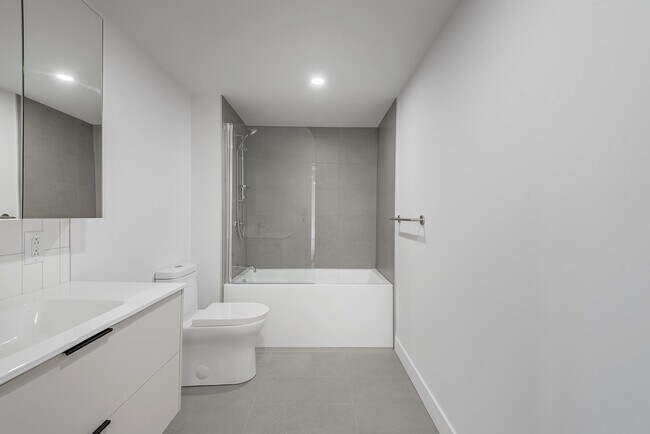 Building Photo - S502