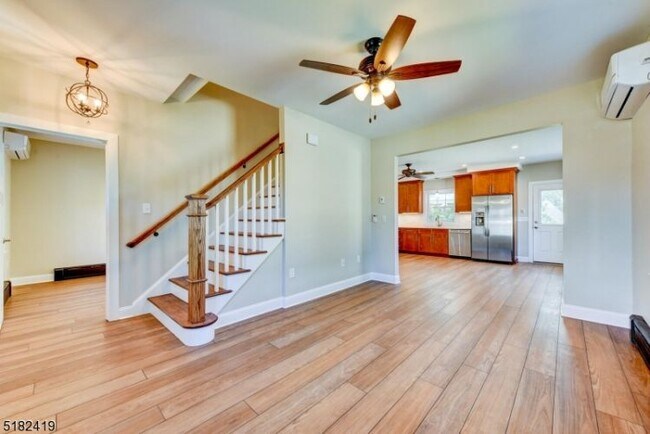 Building Photo - 118 Bartine St
