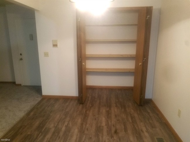 Building Photo - 2 br, 2 bath Apartment - 8338 Shields Dr