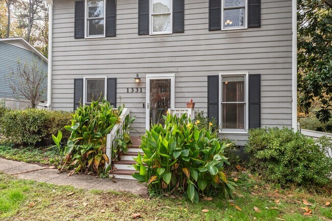 Building Photo - 3 bedroom home in Durham w/ a large fenced...