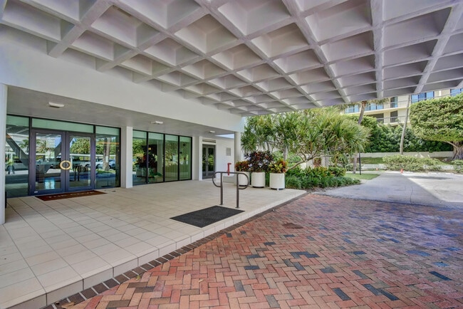 Building Photo - 2784 S Ocean Blvd