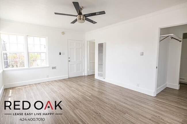 Foto del edificio - Charming Completely Remodeled Bright and S...