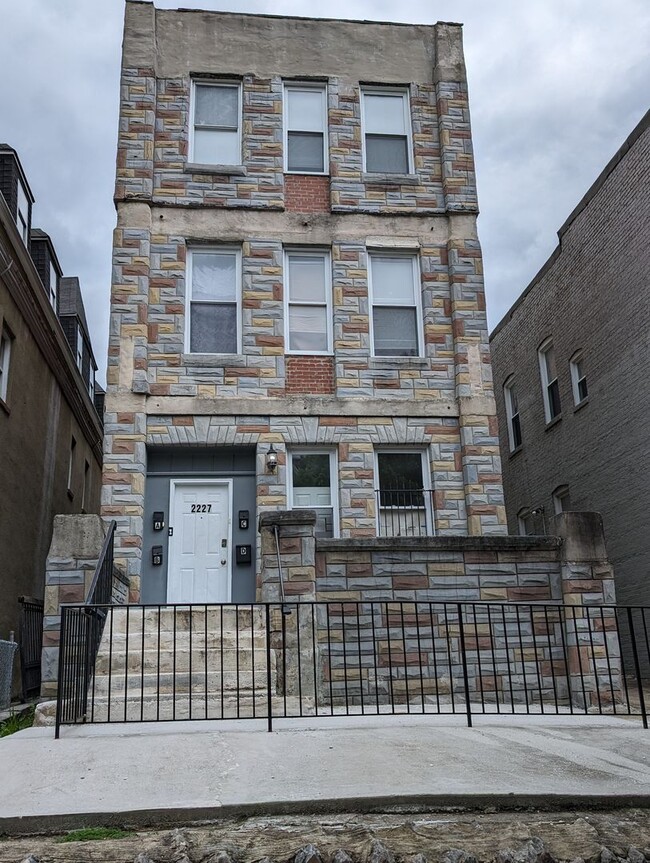 Building Photo - 2227 Linden Ave