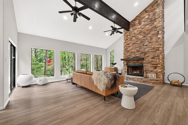 Foto del edificio - 41 Creek Forest Ln