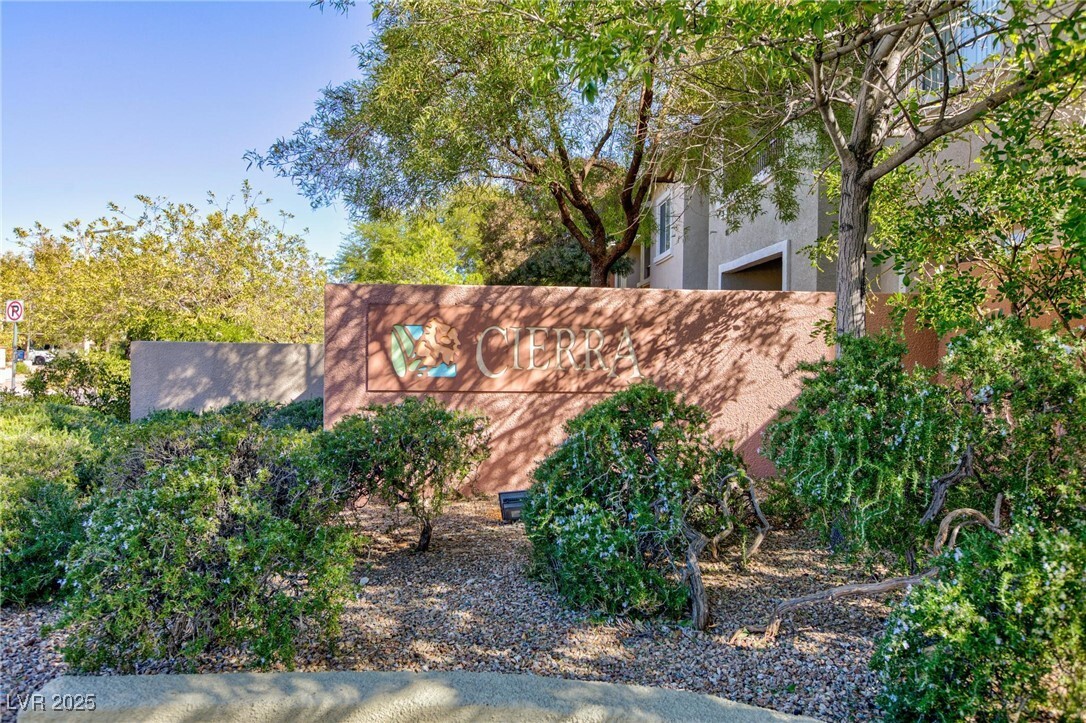 Primary Photo - 905 Domnus Ln