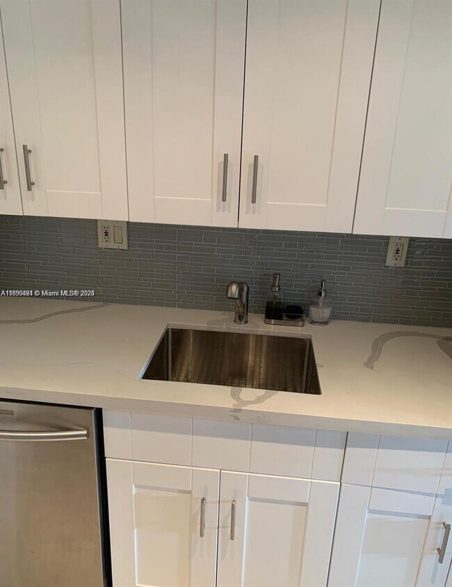 Foto del edificio - 7425 SW 152nd Ave