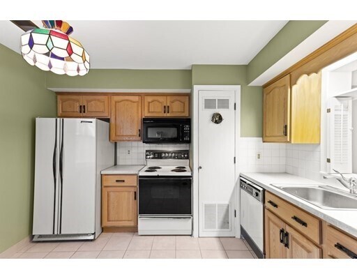 Building Photo - 1701 Windsor Dr S