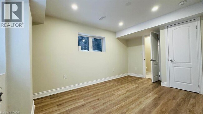 Building Photo - 290 Woodbine Ave