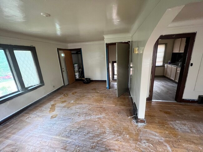 Building Photo - 18540 Russell, Unit 1
