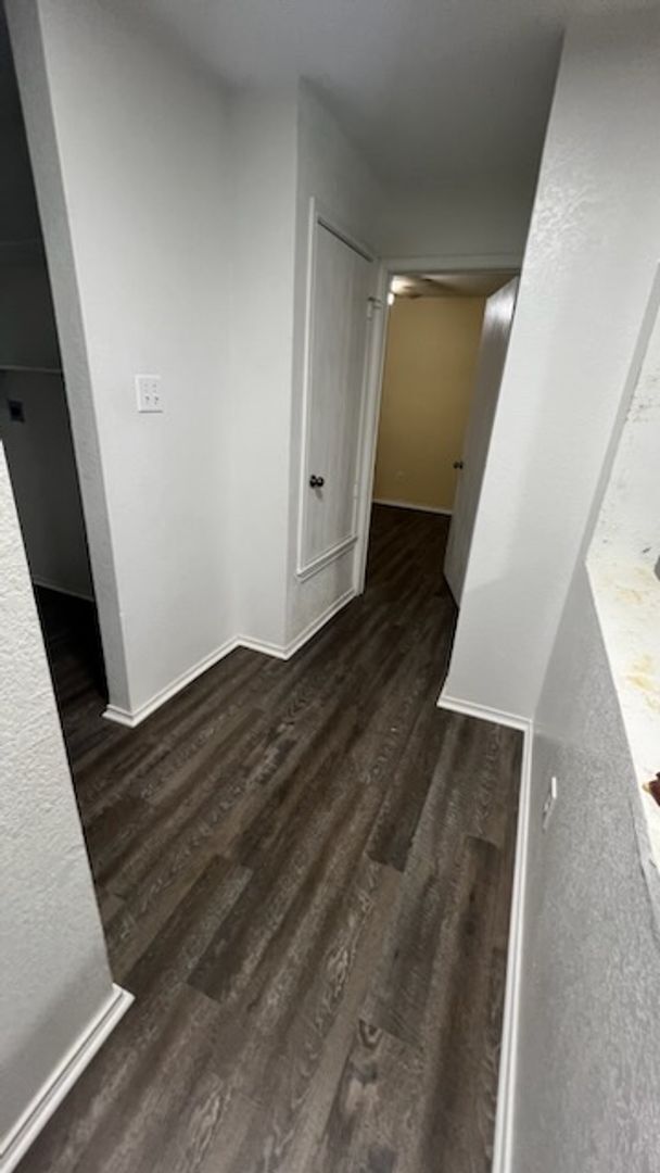 Building Photo - NICE COZY 2 BEDROOM 1 BATH PLUS OFFICE
