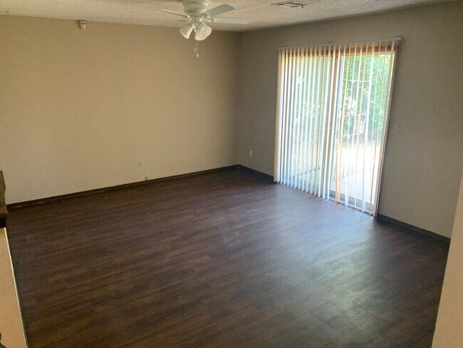 Foto del edificio - 3 Bed 2 Bath in OKC!