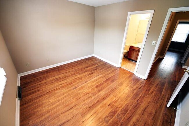 Building Photo - Courtyard Townhomes