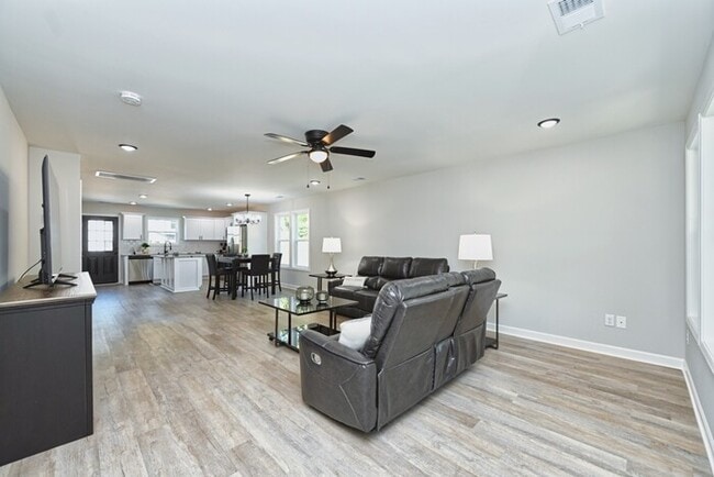 Building Photo - 146 N Trigg Ave