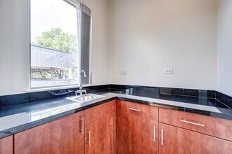 Building Photo - 1729 Reinerman St