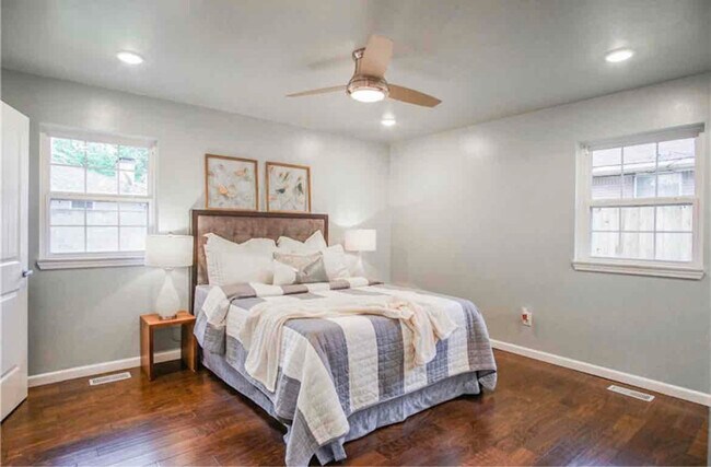 Foto del edificio - 9712 Essex Ct