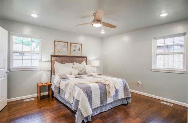 Photo - 9712 Essex Ct House