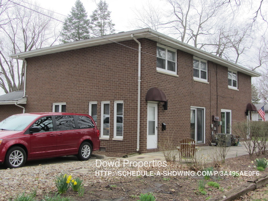 Primary Photo - 910 1/2 S Adelaide St