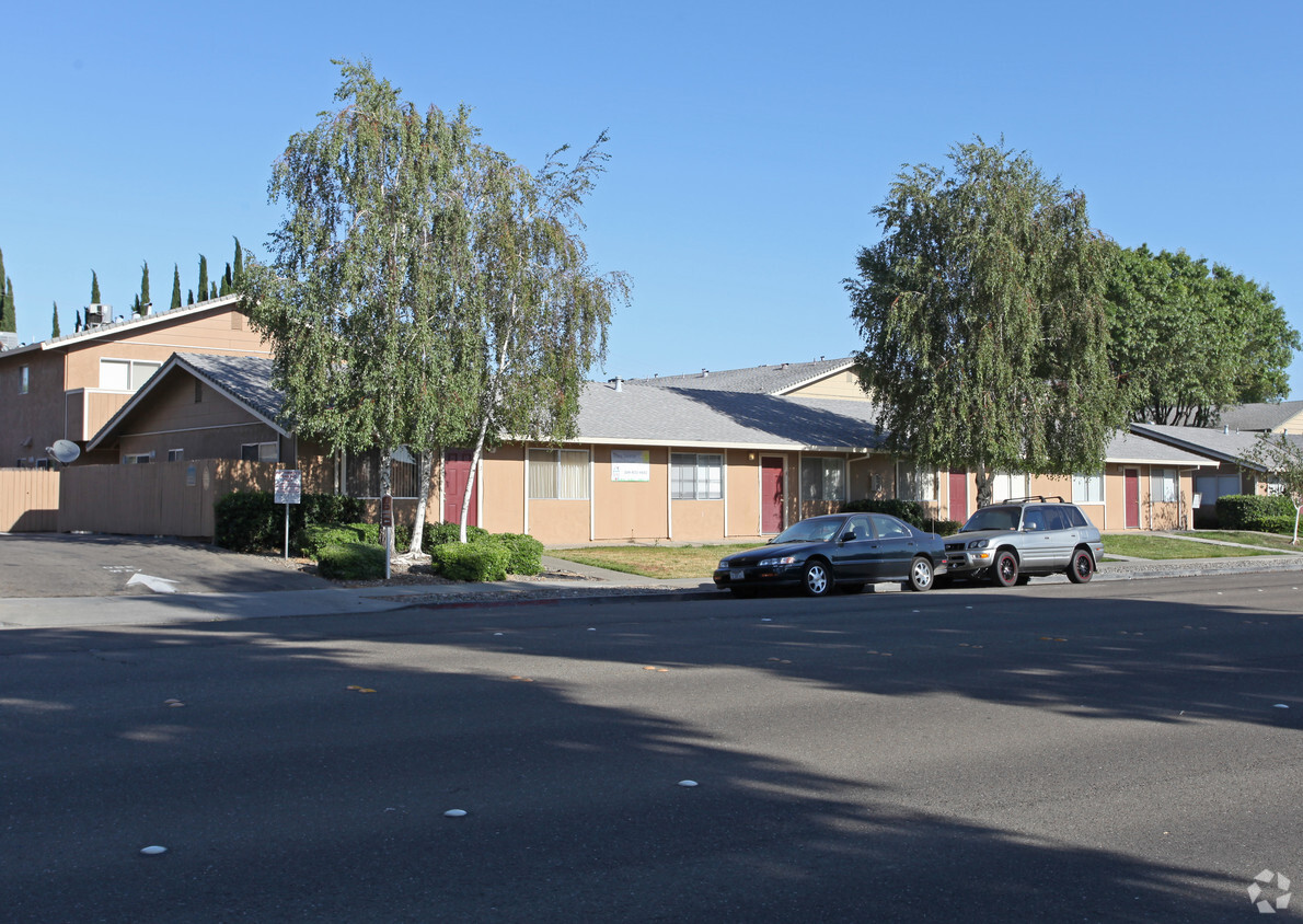 Primary Photo - Tracy Sunrise Apartments