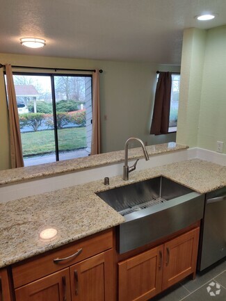 Building Photo - 1319 S Puget Dr