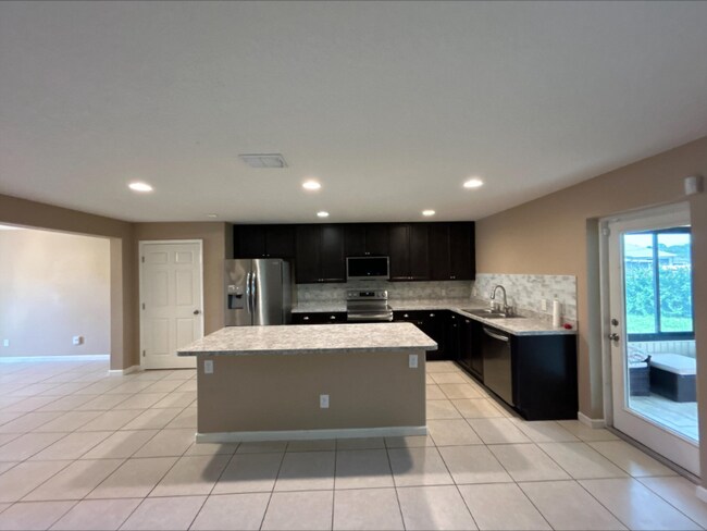 Foto del edificio - 1334 Lotus St SE