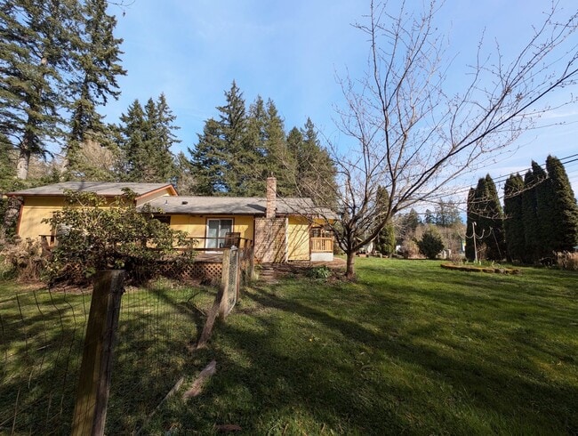 Building Photo - Charming 2 Bed Rental w Bonus Space & Loft! Available Now!