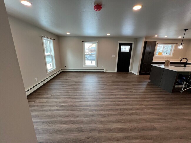 Building Photo - 2 Bed 1 Bath Fully Remodeled Home W/ Detached Garage and Many Amenities