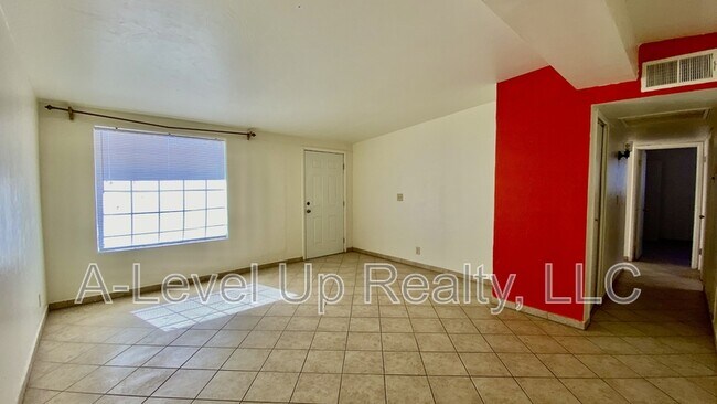 Building Photo - 700 W Calle Colado