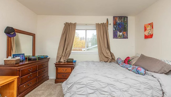 Room 3 - 17427 Rachel Ave
