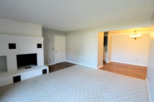 Foto del edificio - 1030-4 Blue Ridge Dr