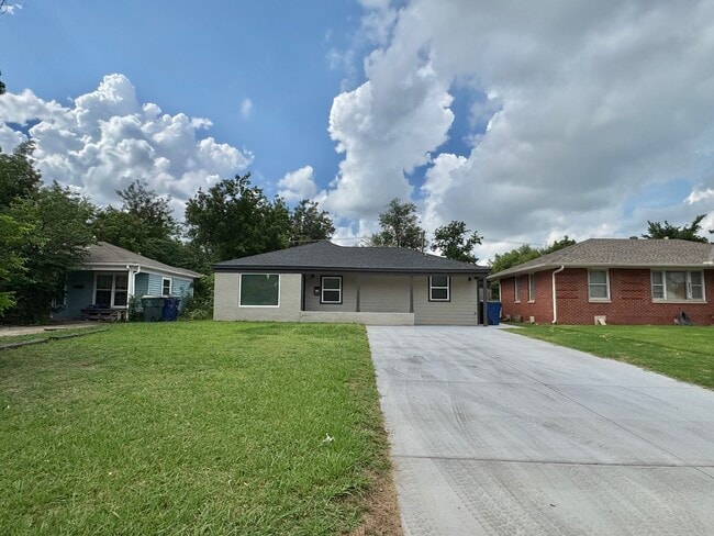 Building Photo - 2144 Westchester Dr