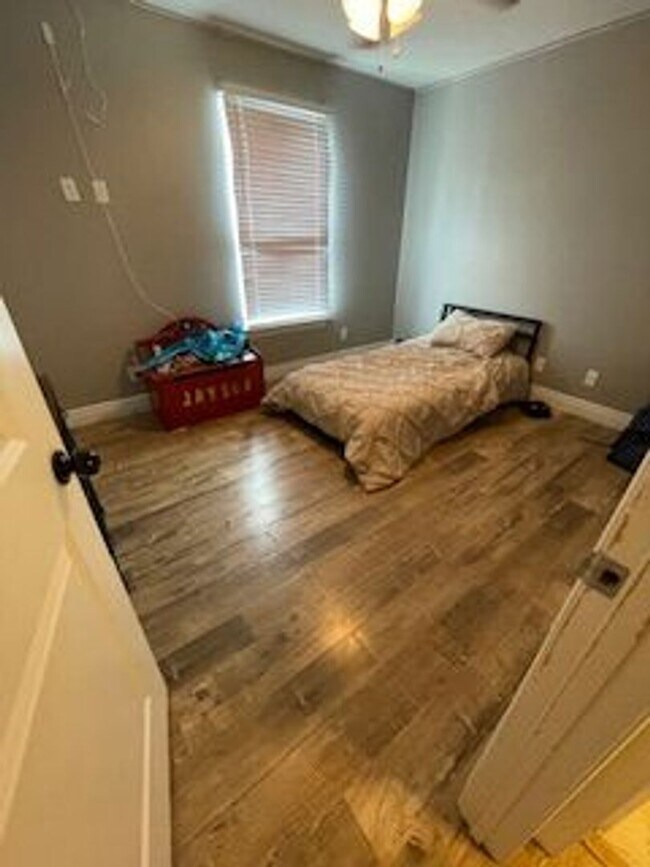 Foto del edificio - Oak St Duplex