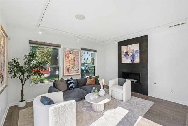 Foto del edificio - 4102 Bowser Ave