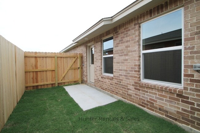 Building Photo - Truly Exceptional! Free Lawn Mowing Servic...