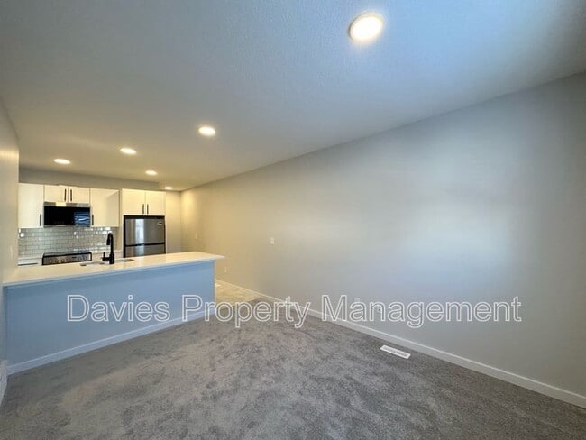 Photo du bâtiment - 20736-20724 24 Ave NW